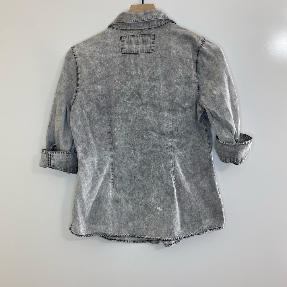 Decree Gray Ruffle Denim Button Down Top Medium - Picture 2 of 5